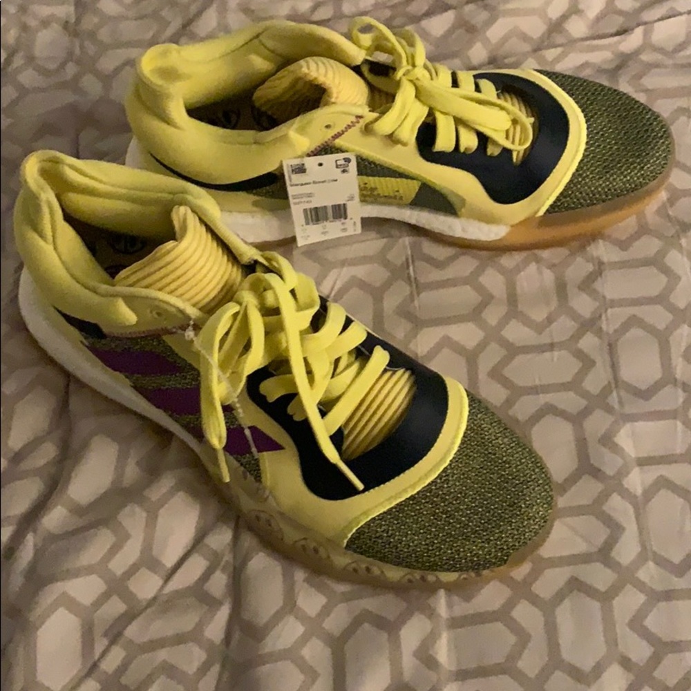 Los angeles lakers adidas basketball shoes yel/pur